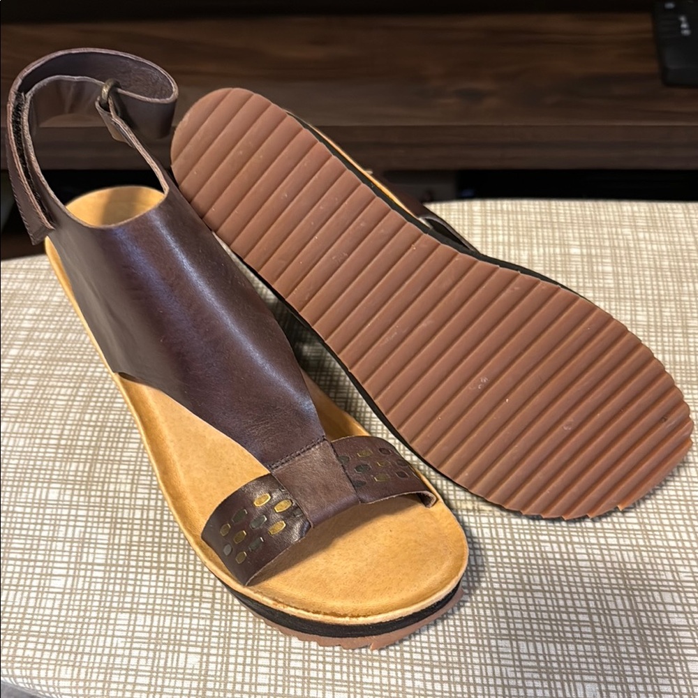 Brown Leather Women's Sandals - Picture 2 of 3